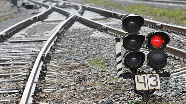 В Ставропольском крае грузовик с зерном столкнулся с пассажирским поездом