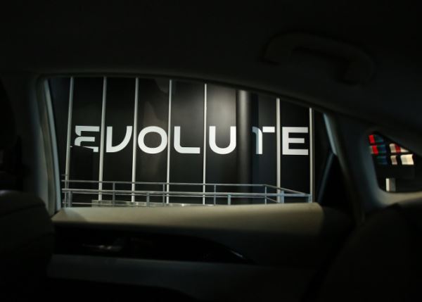 Evolute представит новую гибридную модель C-класса