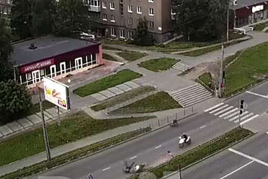 В Петрозаводске на видео попало, как мотоциклисты разлетелись по проезжей части