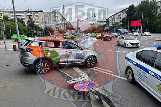 В центре Москвы шесть человек получили травмы в ДТП с двумя Chery